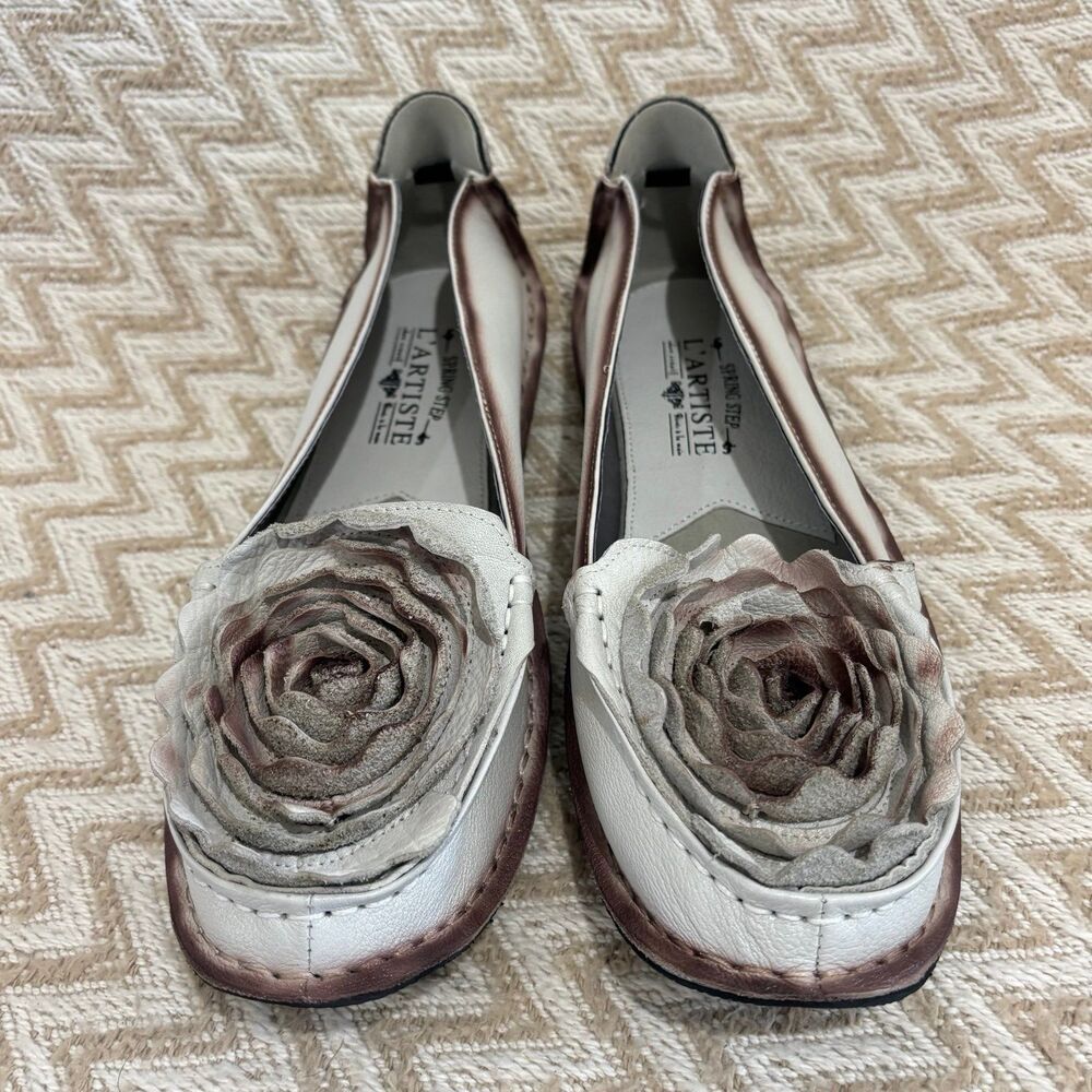 L’Artiste by Spring Step Dezi Leather Flower Slip On Shoes - Picture 4 of 10